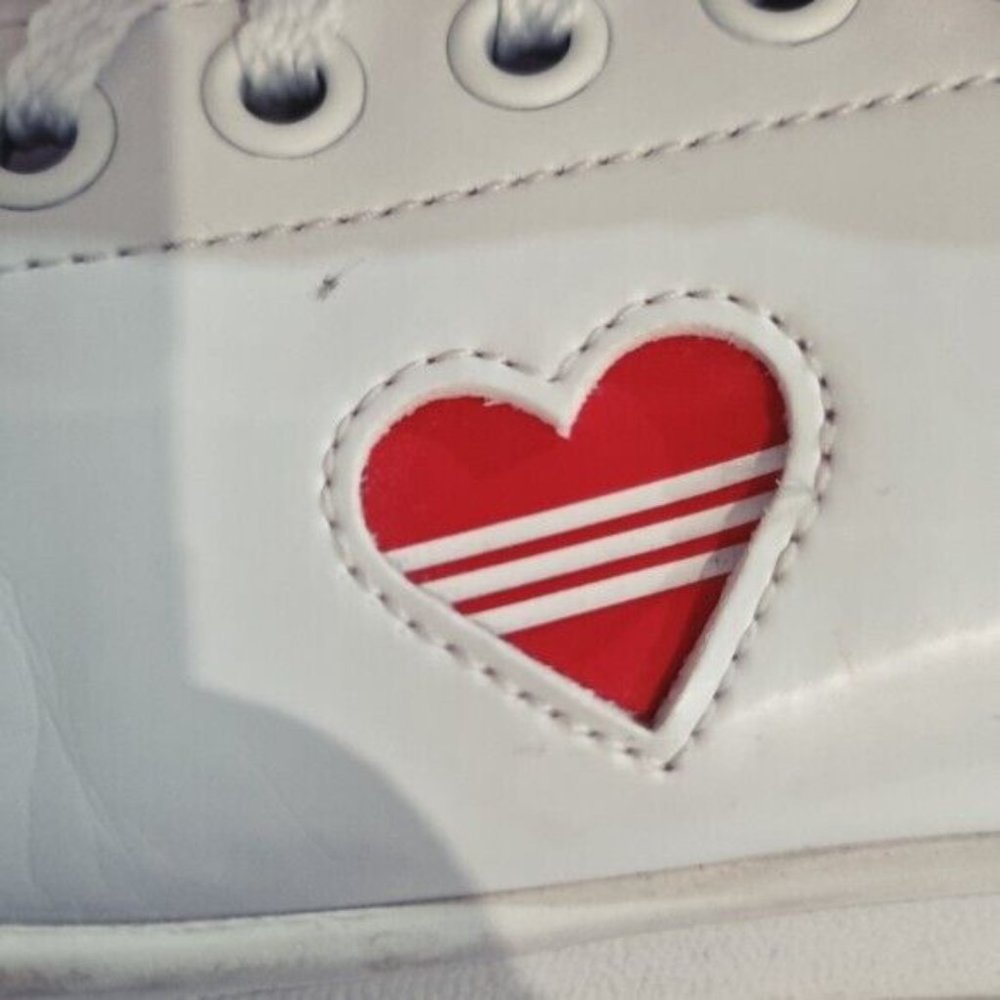 ADIDAS Ladies Special Edition Stan Smith Leather Sneakers Red Heart, Size 7 - Picture 4 of 12